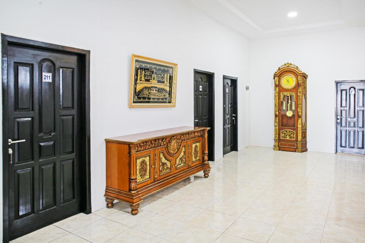 Oyo 90221 Makarim Guest House Syariah Pangkalanbuun Extérieur photo